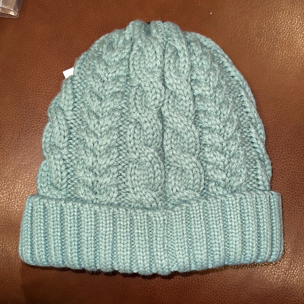 Cable knit hat with fleece lining - Picture 3 of 5